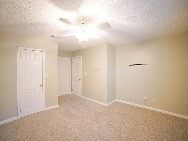 1100 Green Tree Ct #F — Photo 15