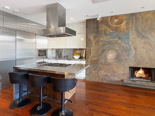 312 East 22nd Street PHC image 3 of 12