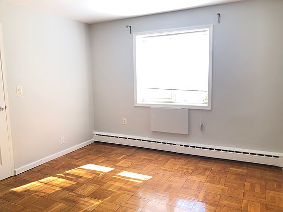 3rd image of 36 Duncan Ave #35E