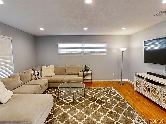 5th image of 4689 Silvera Dr