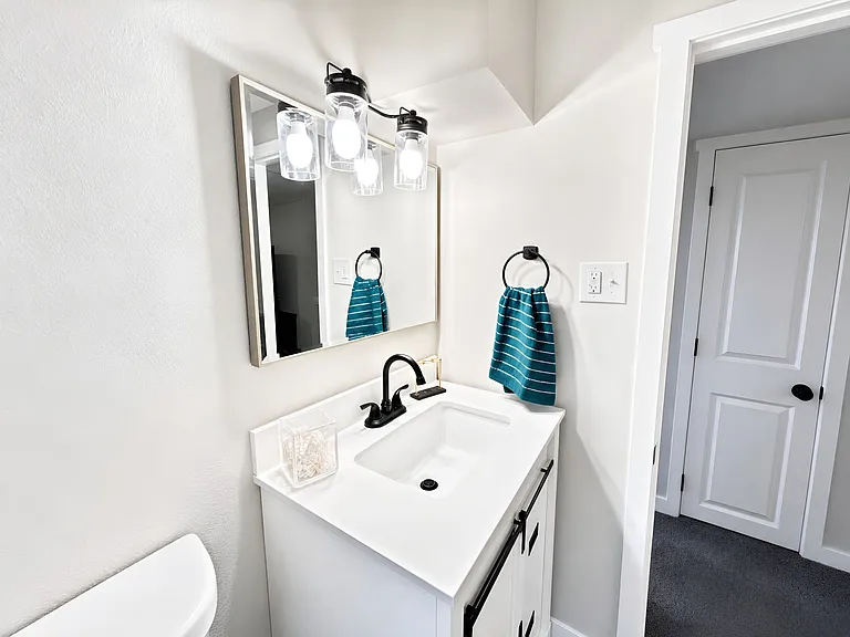 401 Leo Ln #B — Photo 6