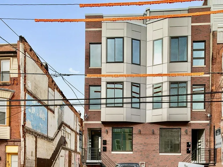 Brand New Luxury Apartments — Photo 2
