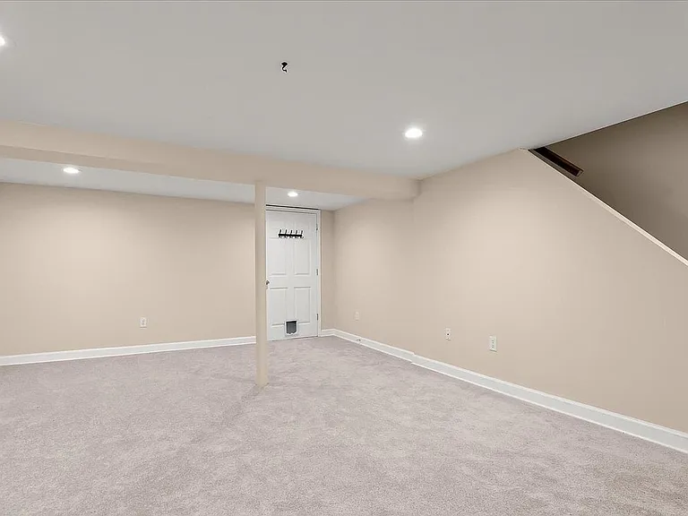 8 Enjay Ave — Photo 38