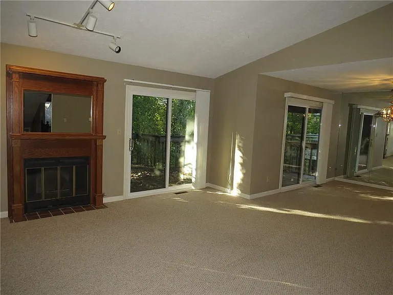 40 Catalpa Way — Photo 2