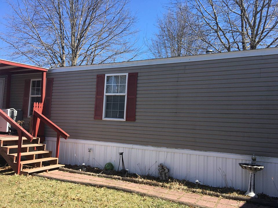 2nd image of 213 Fox Trail St