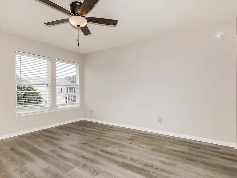 11351 N Creekside Dr — Photo 11