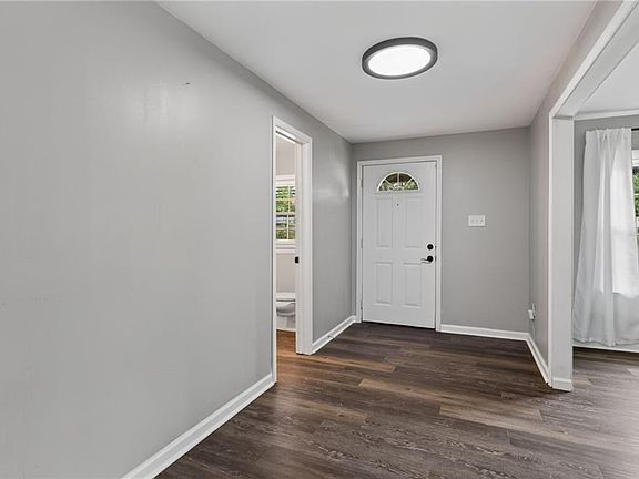 3rd image of 7018 Hunters Ct