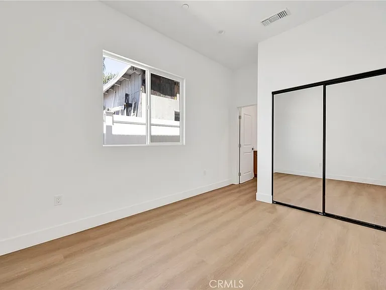 6736 Gentry Ave — Photo 4
