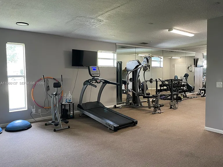 470 Executive Center Dr #1C — Photo 10