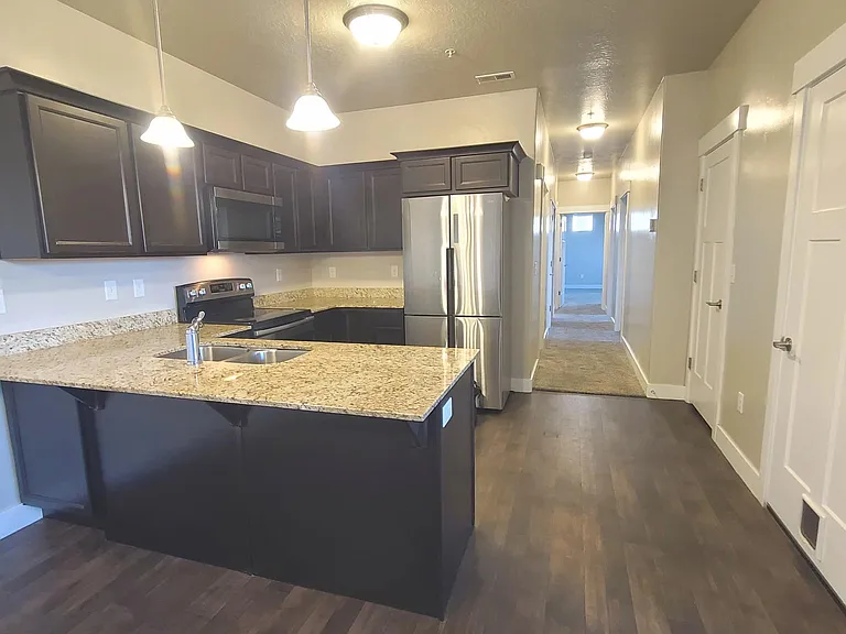 74 W Silver Springs Dr — Photo 2