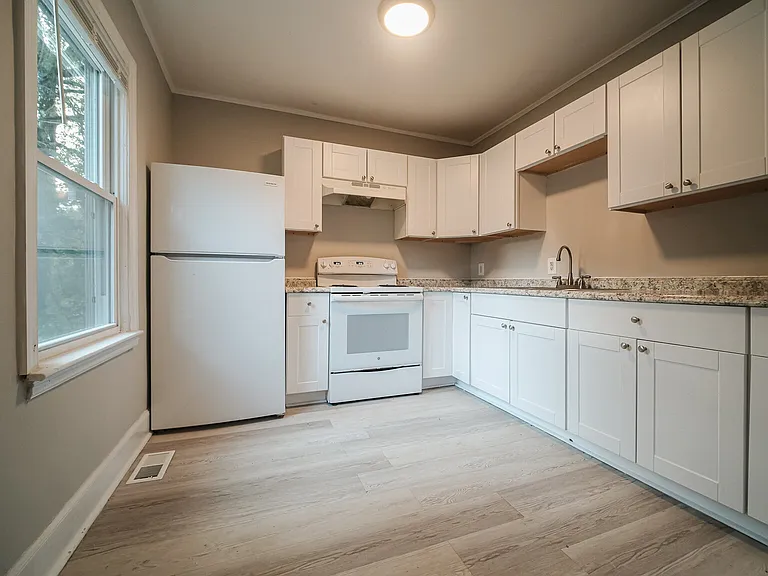 614 Ambassador St — Photo 3