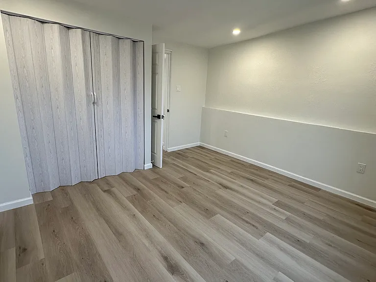 525 Perry St — Photo 34