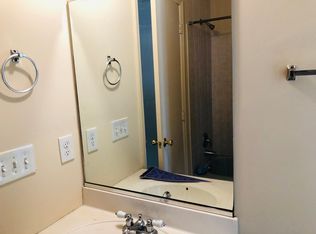 8 Oyster Bay Rd, Absecon, NJ 08201