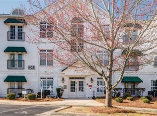 102 Sunset Cir UNIT 203, Greensboro, NC 27408