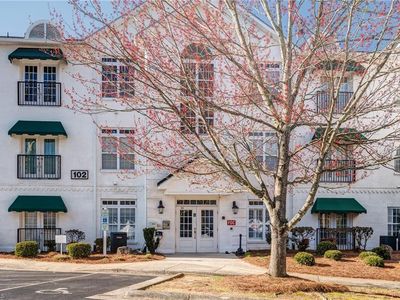 102 Sunset Cir UNIT 203, Greensboro, NC, 27408