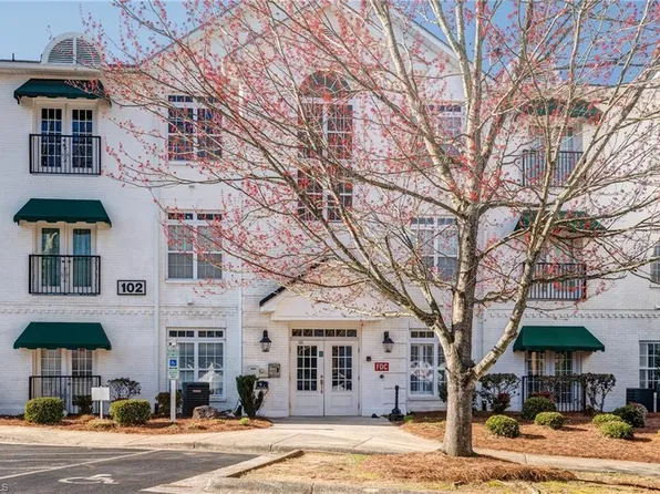 102 Sunset Cir Unit 203, Greensboro, NC 27408