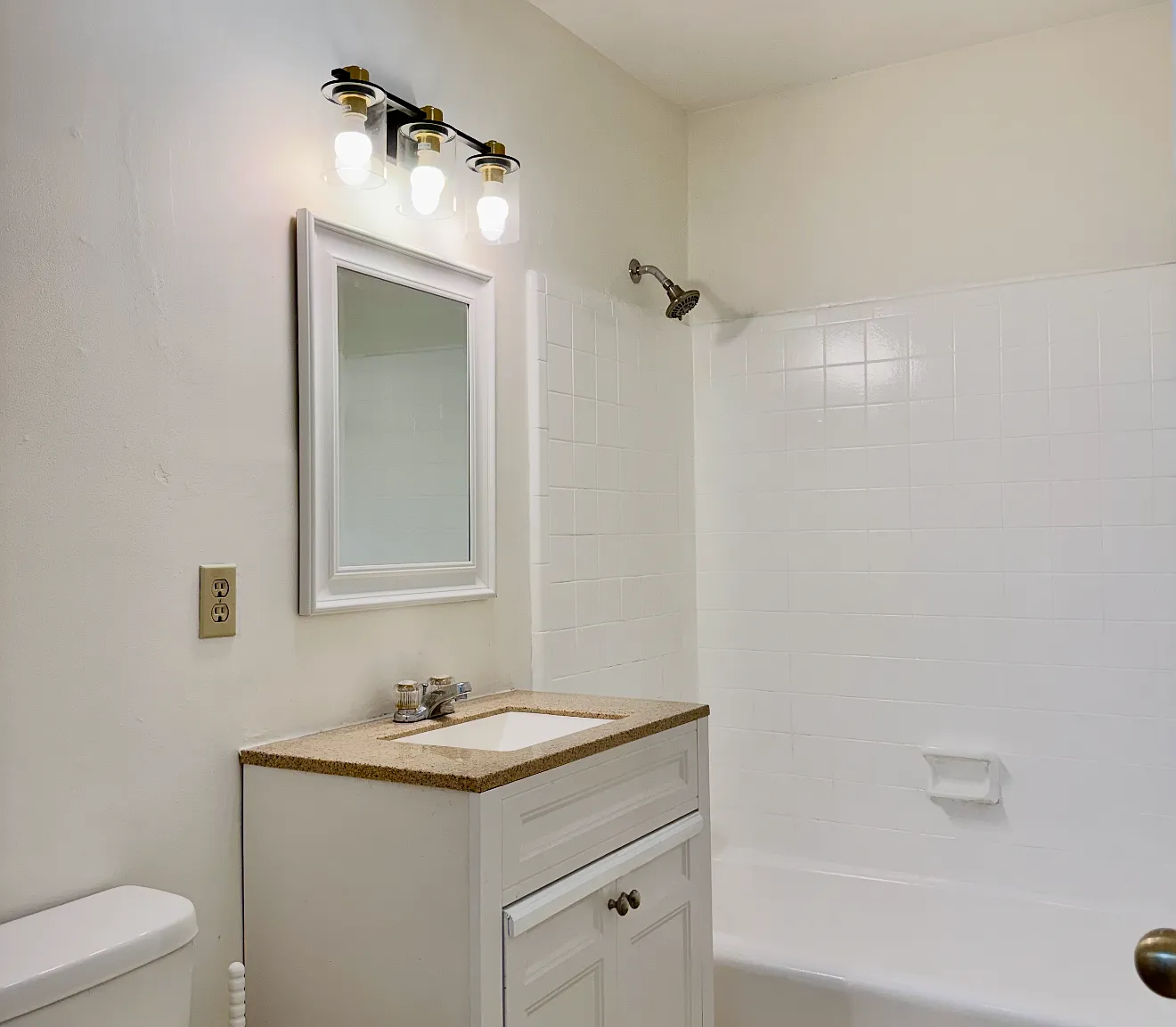2 bed, 1.5 bath, $1,500 — Photo 4