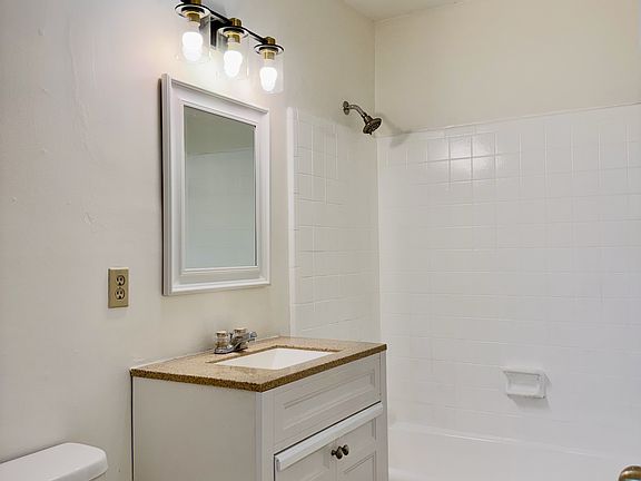4th image of 4412 Lake Vista Dr