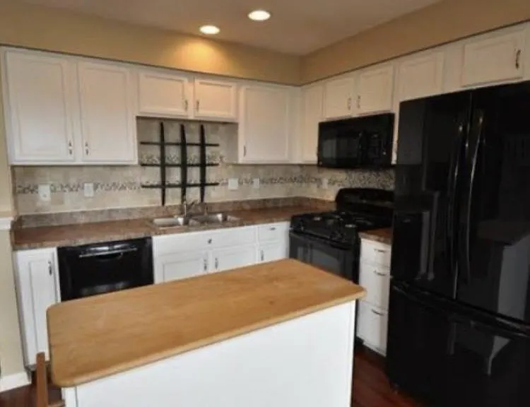 1038 Sparrow Way — Photo 7