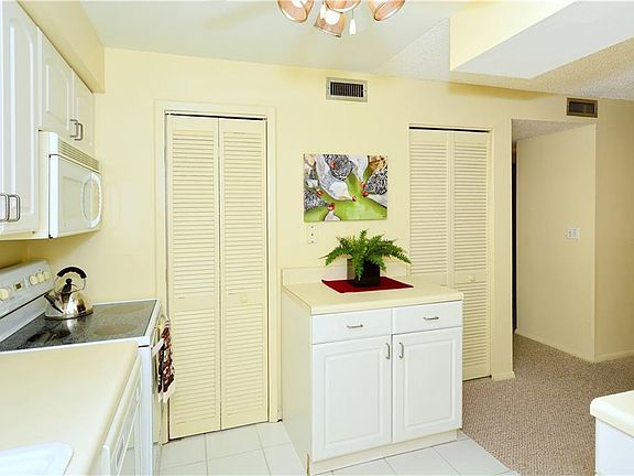 5th image of 2606 Pine Lake Ter Unit A