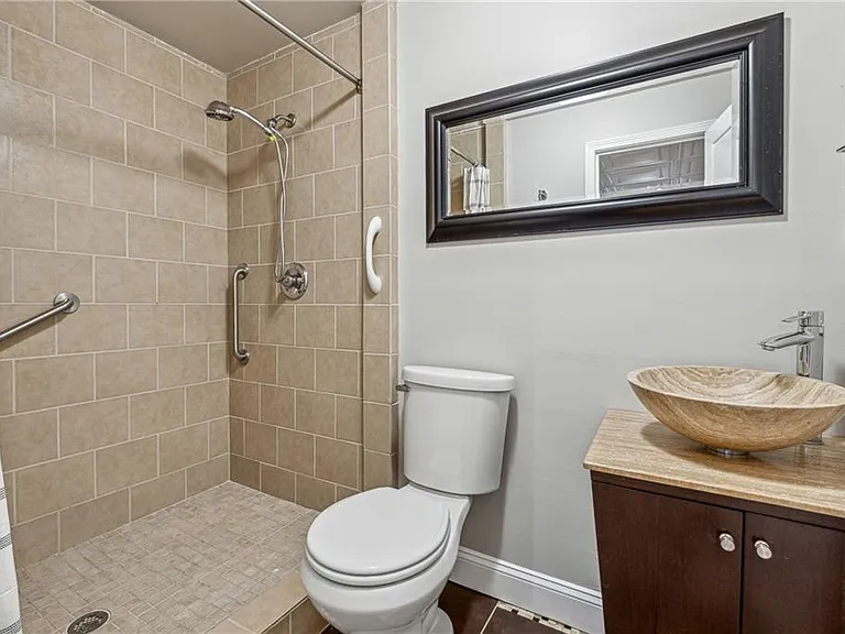 6895 Riverside Dr — Photo 38
