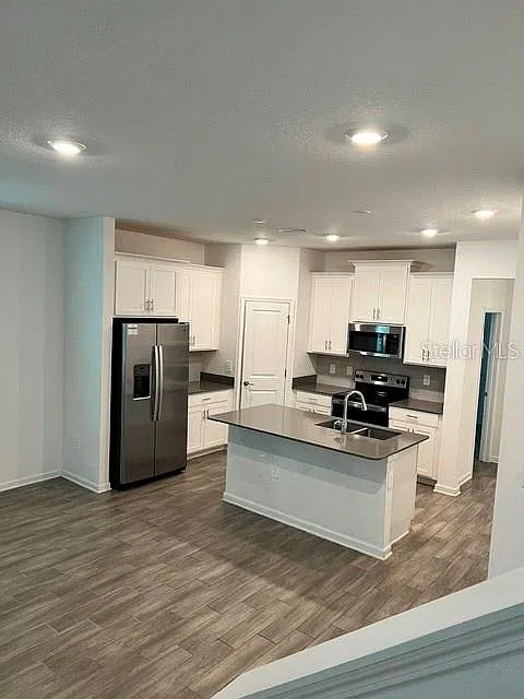 4 bed, 3.0 bath, 2044 sqft, $2,500 — Photo 2