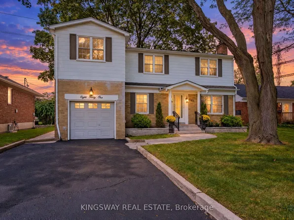 841 Whitney Dr, Mississauga, ON L4Y 1E2