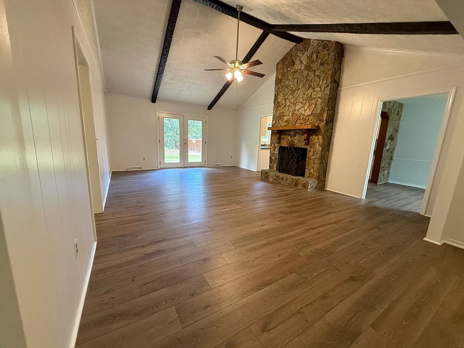 3 bed, 1700 sqft, $1,900 — Photo 2