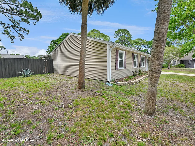 400 Calabria Ave SE — Photo 37