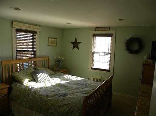 5th image of 12 Elizabeth Ln