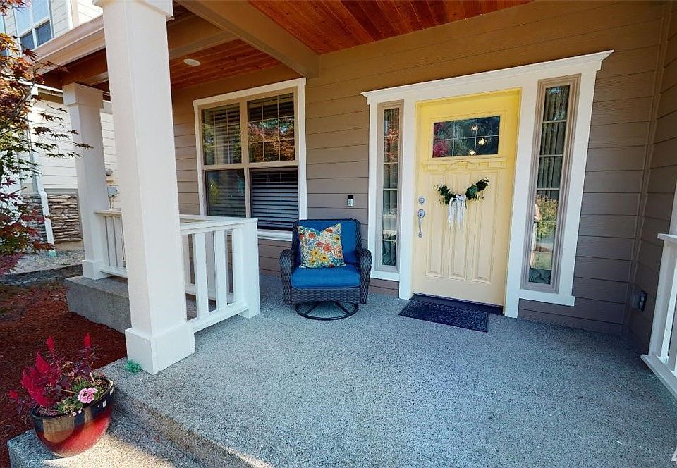 This could be your new home! Puyallup School District! Approximately 5 minutes to the Freeway and 10 minutes to South Hill Mall plus plenty of other shopping all around!