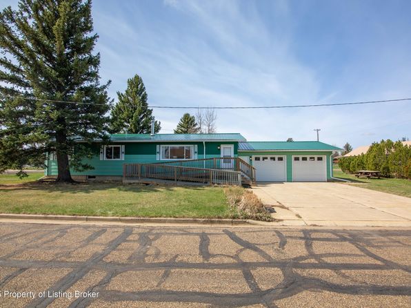 251 E 2nd St, Regent, ND 58650