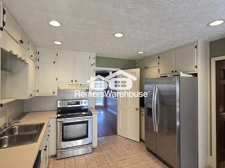 891 Providence Dr — Photo 19