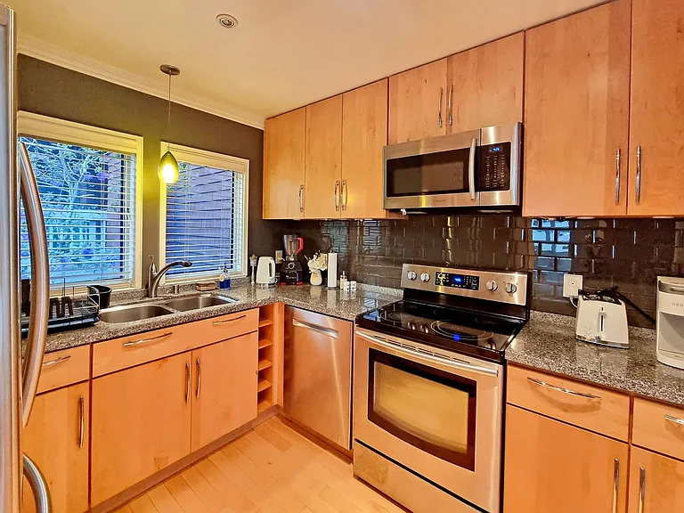 464 Headlands Ct — Photo 24