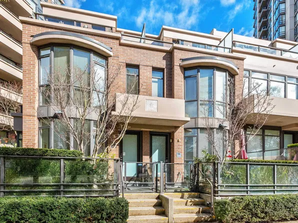 168 W 1st St, North Vancouver, BC V7M 1A9