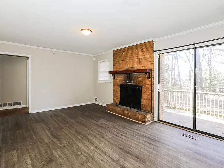 4775 Ben Hill Rd — Photo 4