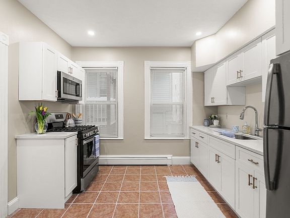 5th image of 3 Spring Garden St #1