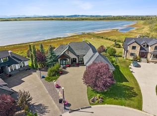 527 E Montclair Pl, Rocky View County, AB T4C0A8