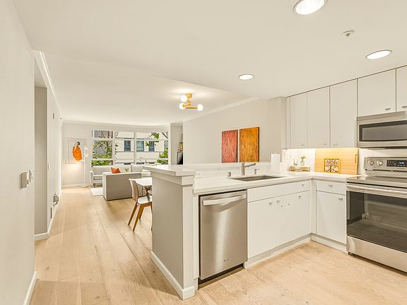 3rd image of 403 Main St APT 316N