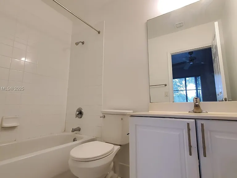 8222 SW 27th St — Photo 7