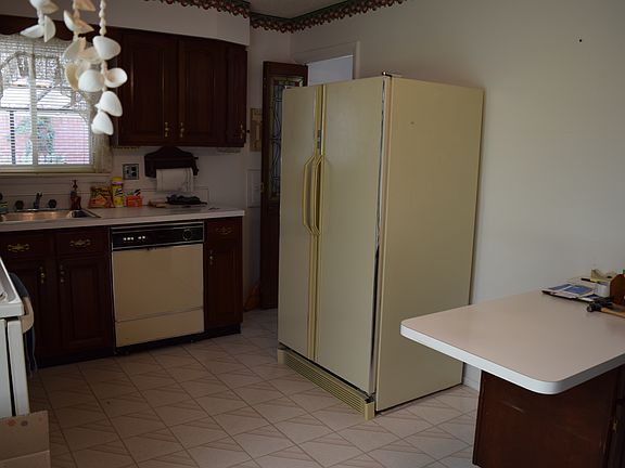 3rd image of 1266 Laurel Ave