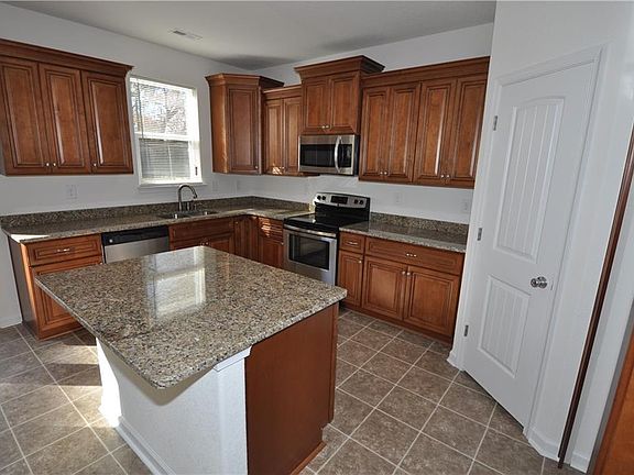 4th image of 125 Shea St
