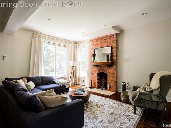 4th image of 227 Melbourne St