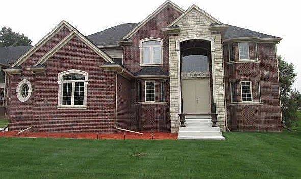 1st image of 5591 Victoria Dr