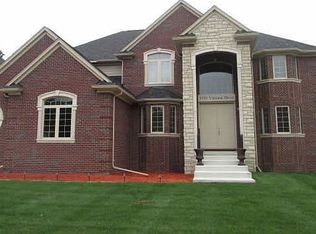 5591 Victoria Dr, West Bloomfield, MI 48322