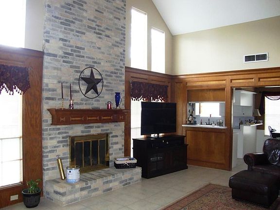 3rd image of 11818 Hillbrook Dr