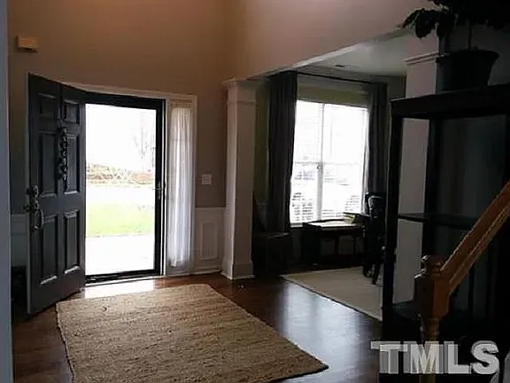 4 bed, 2.5 bath, 2550 sqft, $3,000 — Photo 3