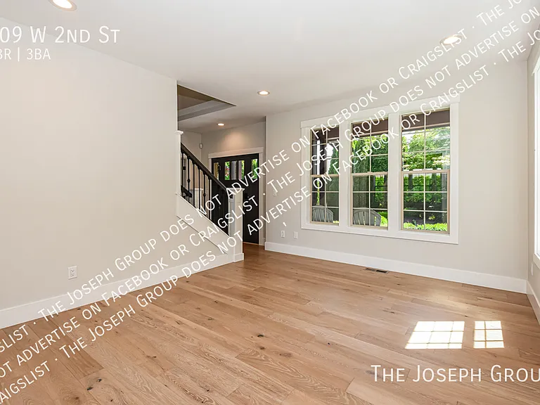 109 W 2nd St — Photo 3