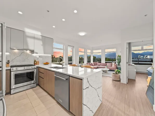 2408 Grant St #408, Vancouver, BC V5K 3G4
