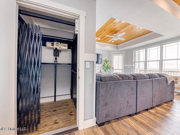 5th image of 820 W Beach Blvd Unit 5